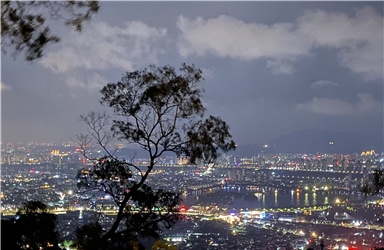 國際生攝影作品（臺商夜色·泉韻流光）